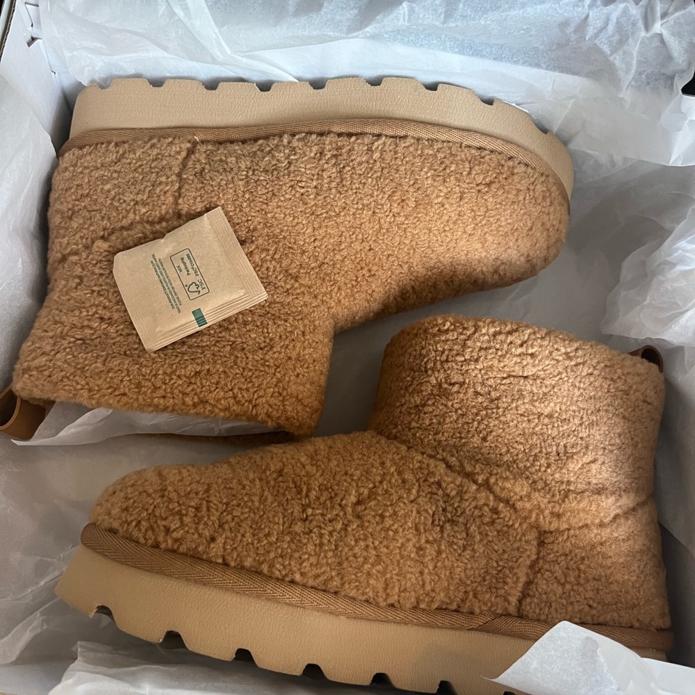 Michael Kors Winnie Bootie Faux Curly Shearling Womens Teddy Ankle Bootie Size 8 - Picture 5 of 9